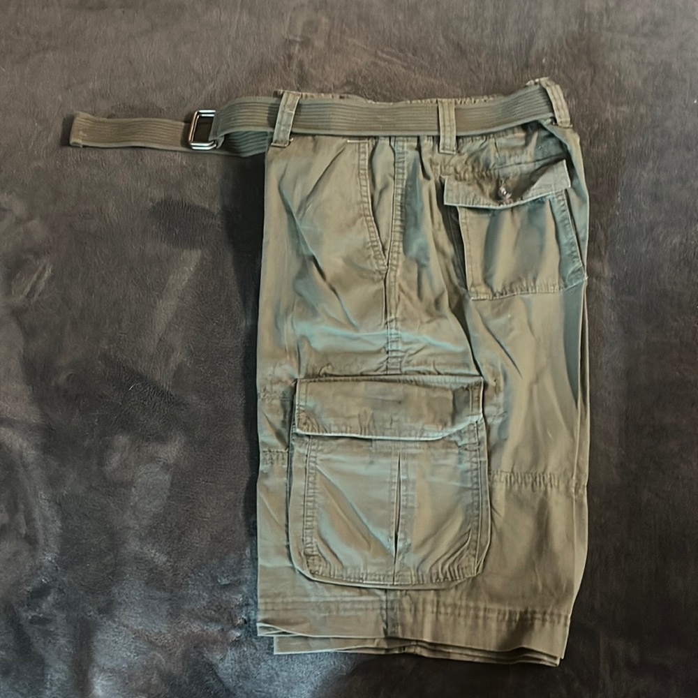 Dark Green Cargo Shorts w/ Belt | Size: 30W | Never Used |